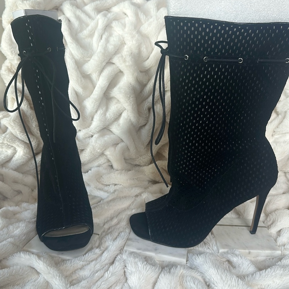 Steve Madden 10 suede boots